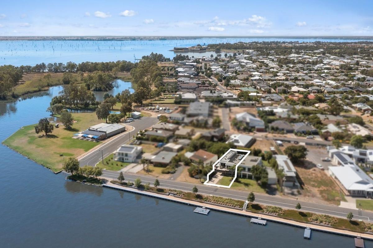 Villa Lakehouse With Jetty & Pool Yarrawonga Exterior foto