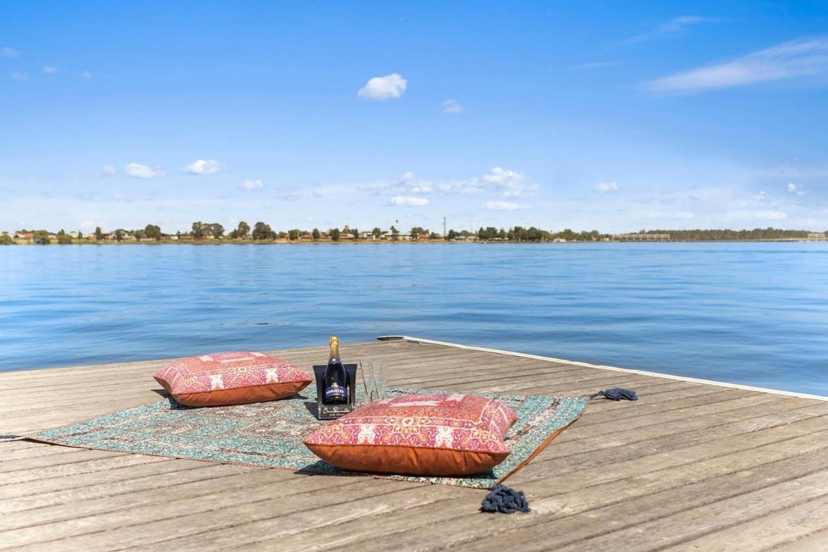 Villa Lakehouse With Jetty & Pool Yarrawonga Exterior foto