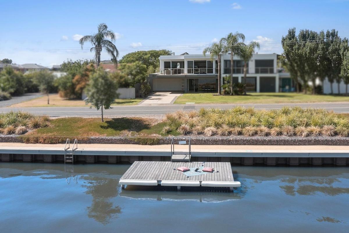 Villa Lakehouse With Jetty & Pool Yarrawonga Exterior foto